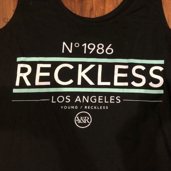 Small YOUNG & RECKLESS black tank top - Picture 2 of 4